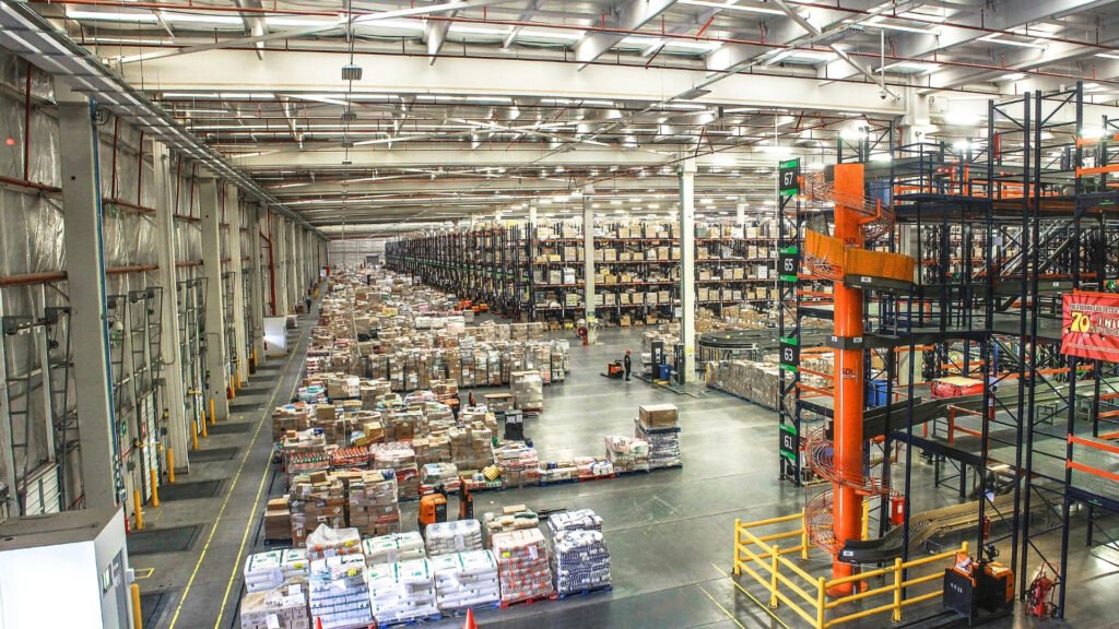 Harnessing Analytics for Data-Driven Decision-Making in Warehousing